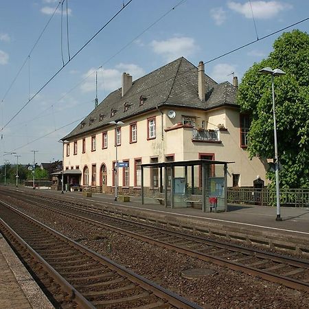 Ferienwohnung Neli Am Rhein Rheinbrohl Exterior foto