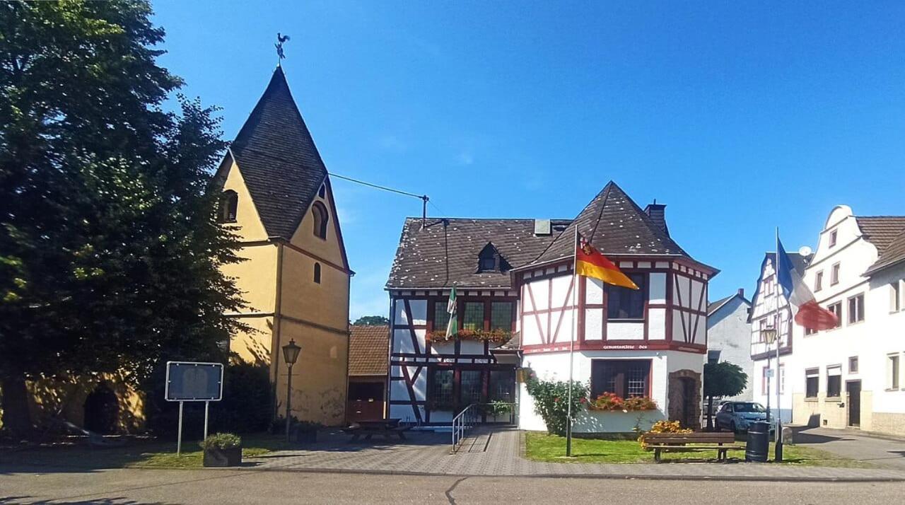 Ferienwohnung Neli Am Rhein Rheinbrohl Exterior foto
